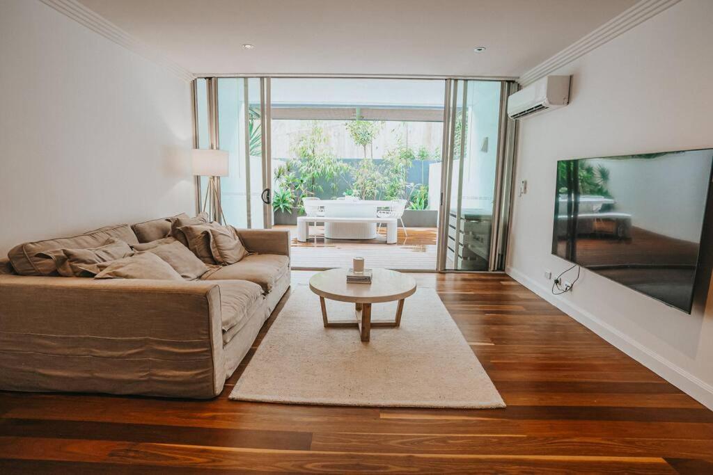 Tranquil Stylish Urban Retreat Holiday home